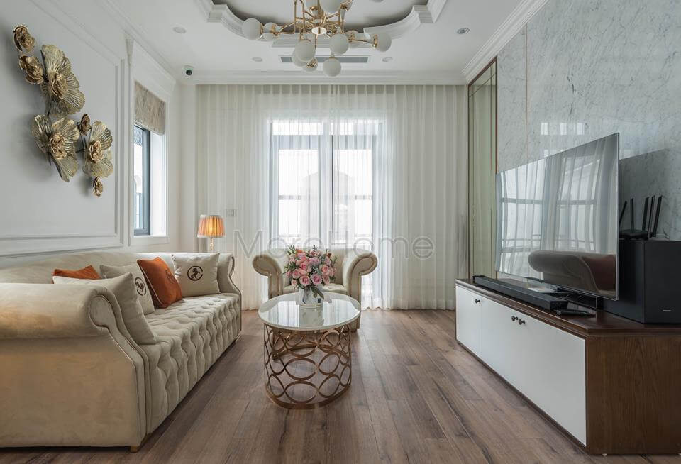 Sự khác biệt giữa các bức tường phòng khách đem tới nét đa dạng, đầy thu hút từ mỗi không gian khi ta bước vào nhà Thi công nội thất phòng khách cao cấp