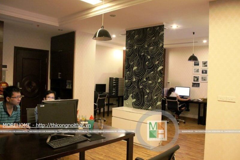 Tranh kính 3D đẹp mắt với điêu khắc sóng cuộn cách điệu của văn phòng làm việc.